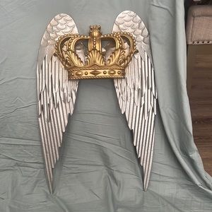 Metal angel wings with gold crown (large)